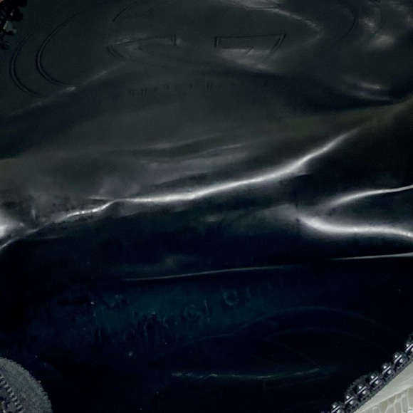 Vintage, Gucci Guilty , Black Enamel Amenity Pouch- Crossbody Bag - Picture 12 of 12